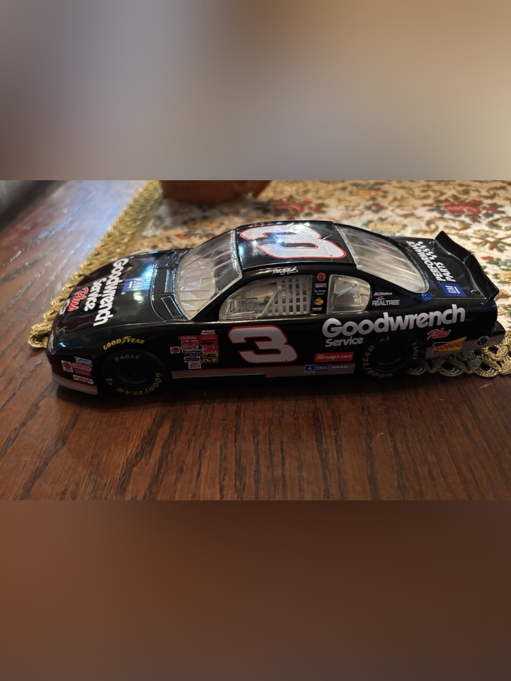 Action 1:24 Dale Earnhardt Sr #3 GM Goodwrench 2002